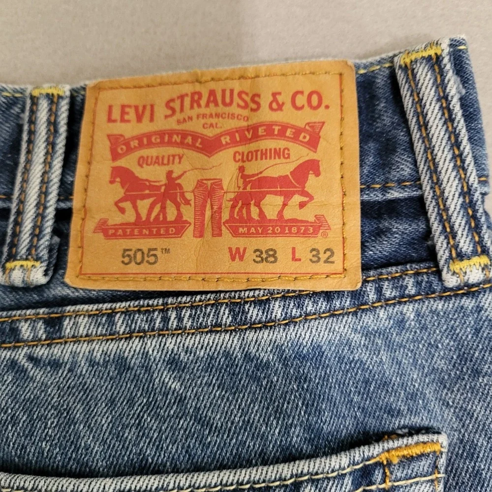 Levi's 505 Denim Blue Jeans Medium Wash Straight Leg Men's 38 X 32